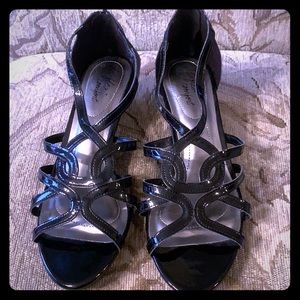 Dexflex Comfort Black Sandals size 8